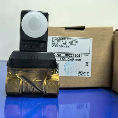 0-10 Bar Resistente a la presión Burkert 00221618 Tipo 6213 Válvula solenoide, sellado NBR 13 orificio G3/4 hilo, carcasa de latón DC24V 8W Para tuberías de -10 ~ 80 ° C
