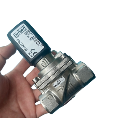 Ensamblaje de válvula solenoide industrial de amplia tolerancia a la temperatura Burkert 00222016 00222017 00222018 Tipo 6281 Diseño de operación servo con puerto de conexión G1 2/2 NC Material de acero inoxidable Sello EPDM